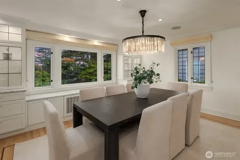 3715 47th Place NE Seattle WA 98105