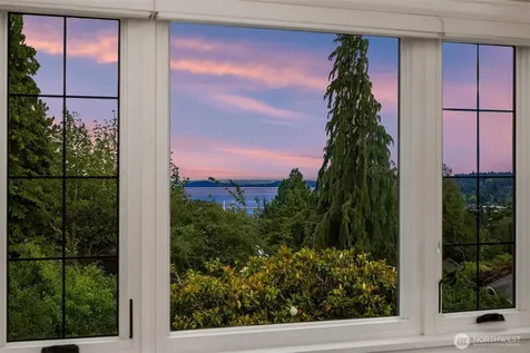 3715 47th Place NE Seattle WA 98105