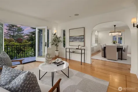 3715 47th Place NE Seattle WA 98105