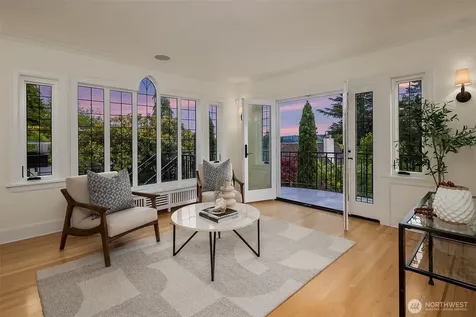3715 47th Place NE Seattle WA 98105
