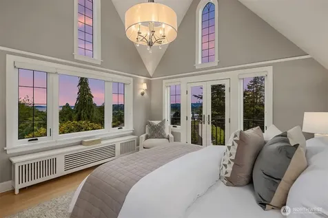 3715 47th Place NE Seattle WA 98105