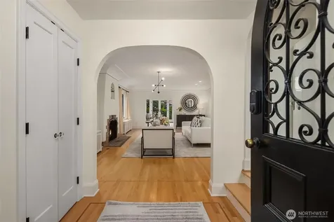3715 47th Place NE Seattle WA 98105
