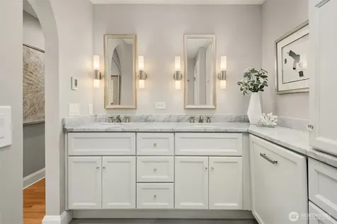 3715 47th Place NE Seattle WA 98105