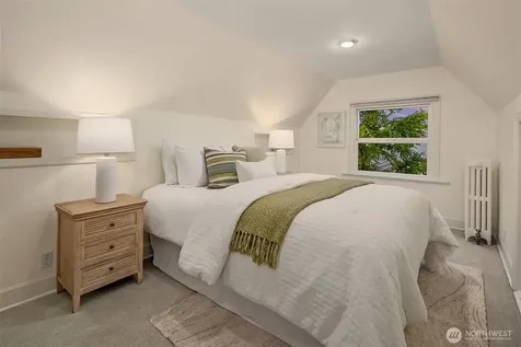 3715 47th Place NE Seattle WA 98105