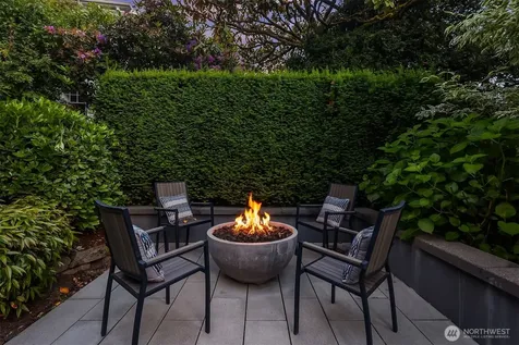 3715 47th Place NE Seattle WA 98105