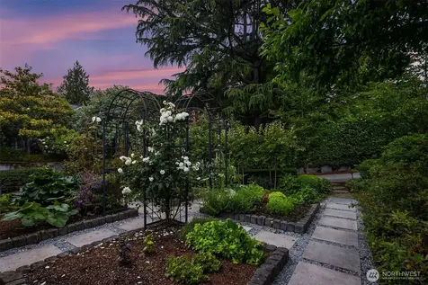 3715 47th Place NE Seattle WA 98105