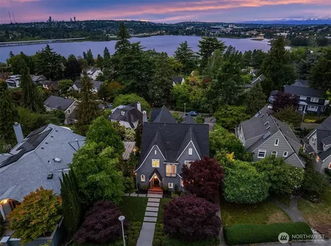 3715 47th Place NE Seattle WA 98105