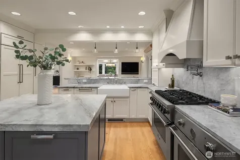 3715 47th Place NE Seattle WA 98105