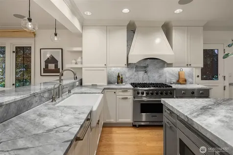 3715 47th Place NE Seattle WA 98105