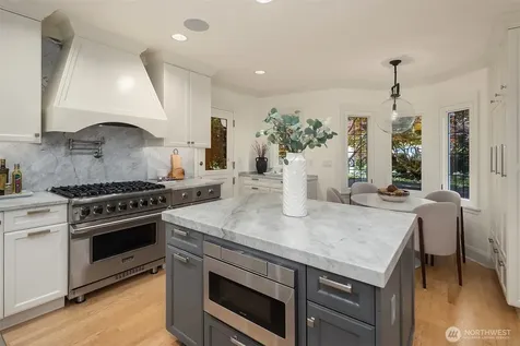 3715 47th Place NE Seattle WA 98105