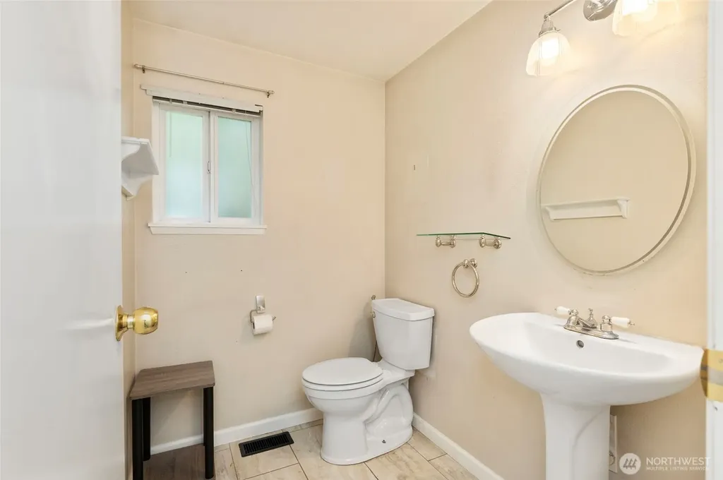 1307 NW Slate Lane Silverdale WA 98383