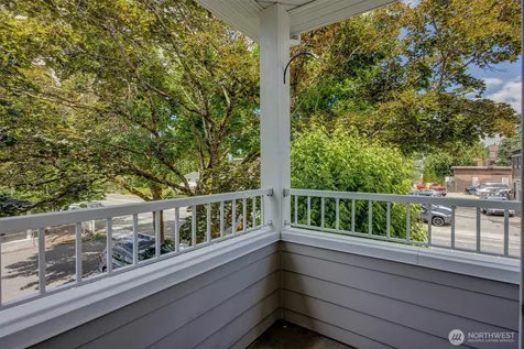 275 E Sunset Way Issaquah WA 98027