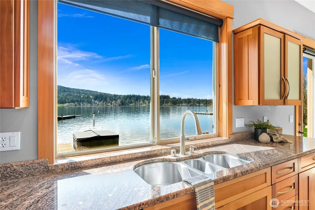 2076 Dellesta Drive Bellingham WA 98226