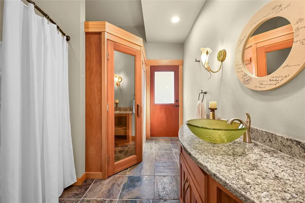 2076 Dellesta Drive Bellingham WA 98226