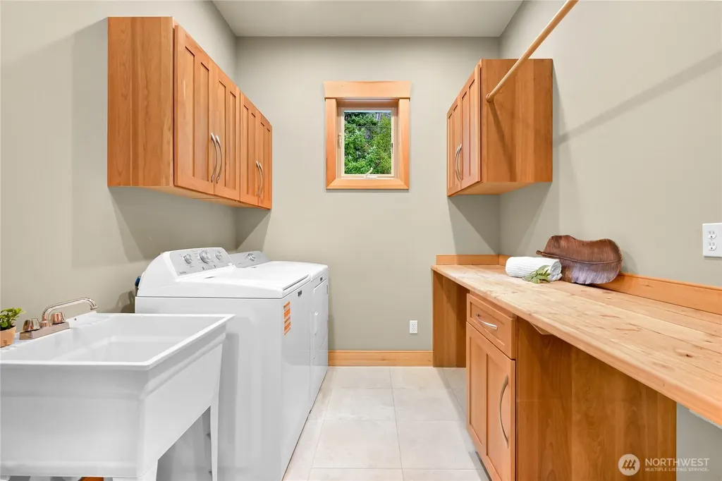 2076 Dellesta Drive Bellingham WA 98226