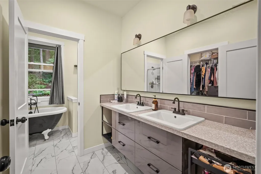 23 Spring Road Bellingham WA 98229