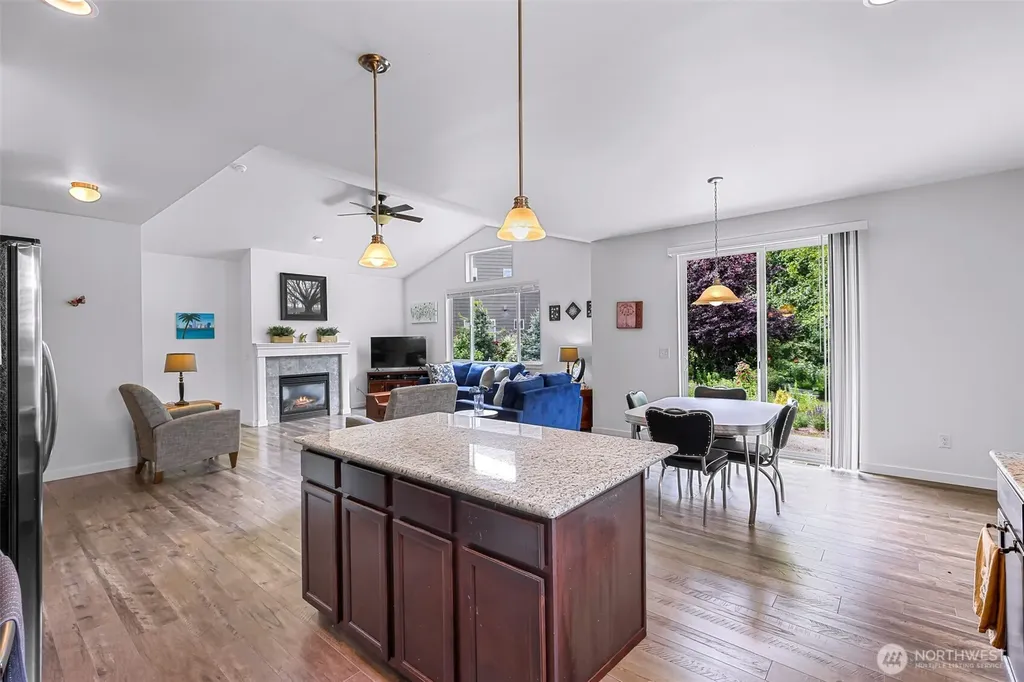 927 Clearwater Court Mount Vernon WA 98273