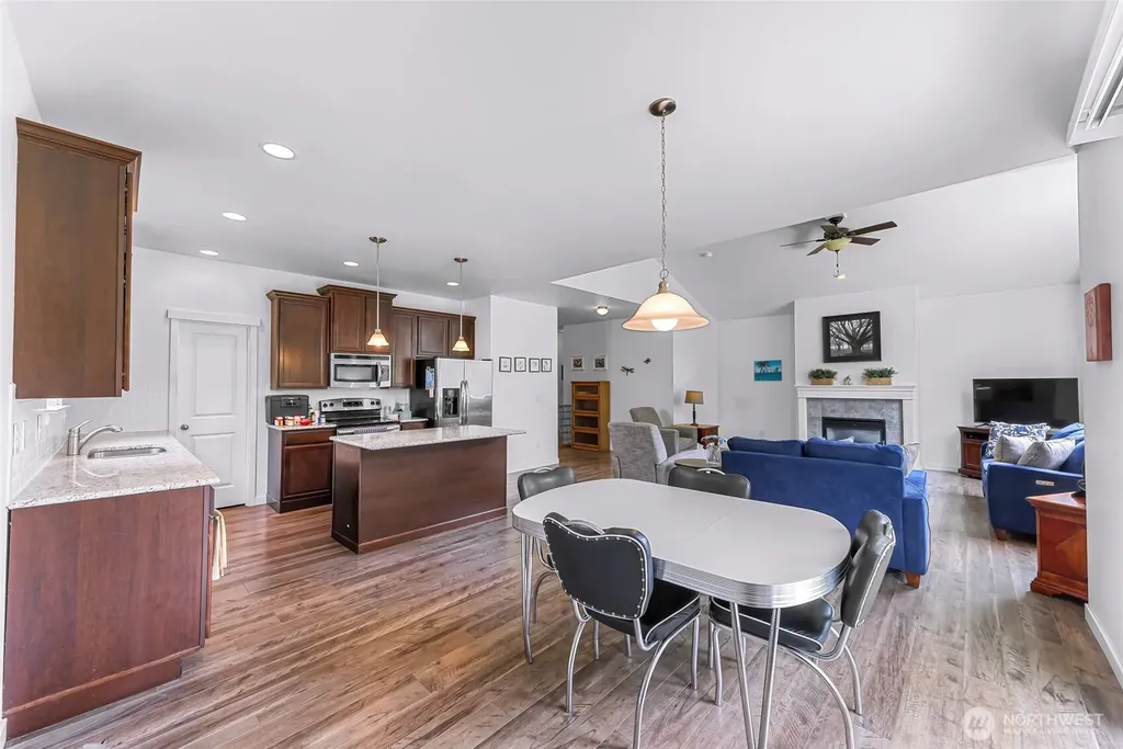 927 Clearwater Court Mount Vernon WA 98273