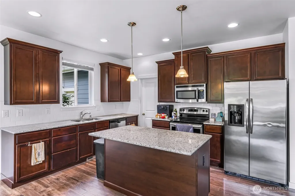 927 Clearwater Court Mount Vernon WA 98273