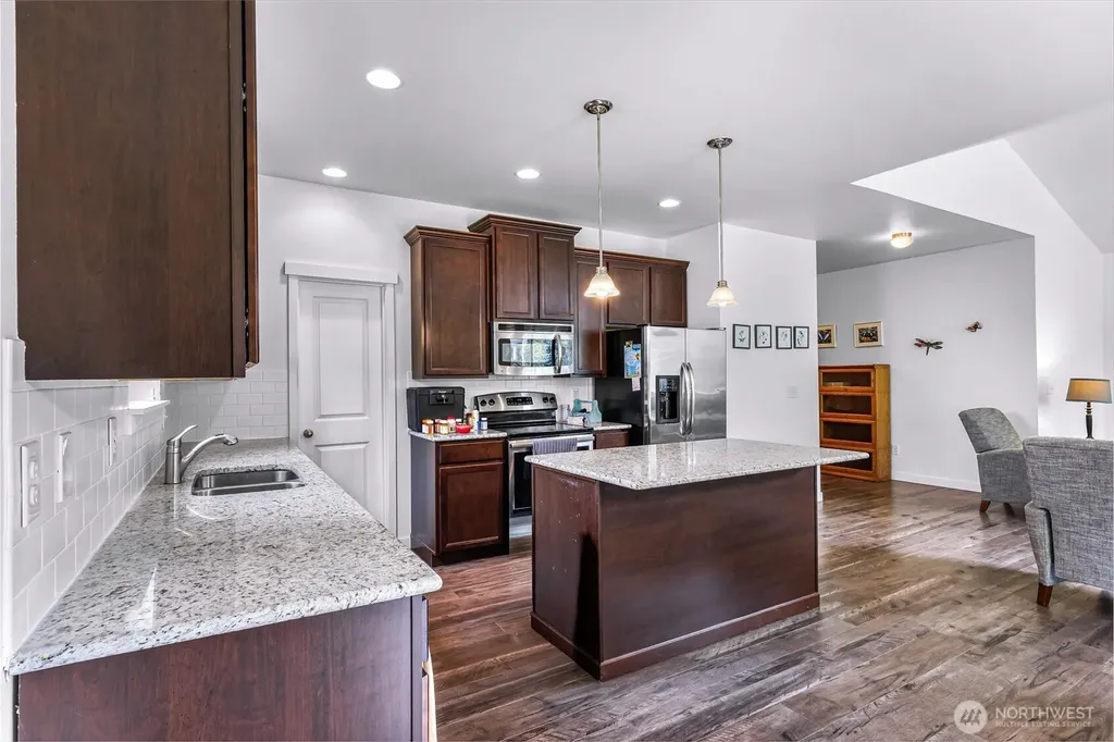 927 Clearwater Court Mount Vernon WA 98273