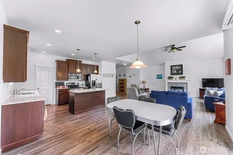 927 Clearwater Court Mount Vernon WA 98273