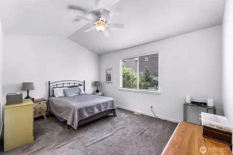 927 Clearwater Court Mount Vernon WA 98273