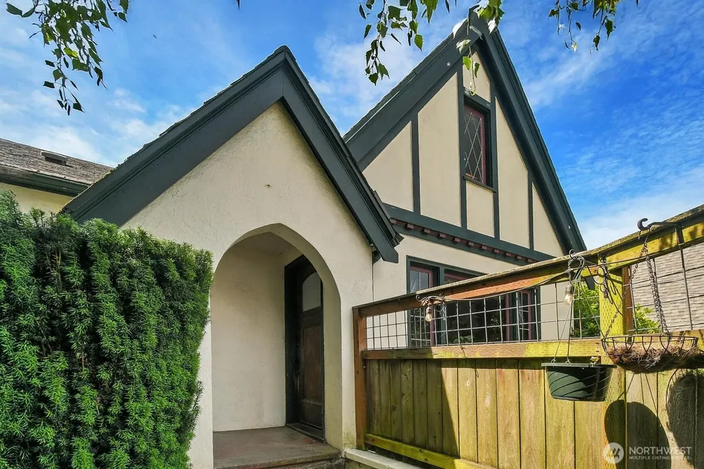 315 N 46th Seattle WA 98103