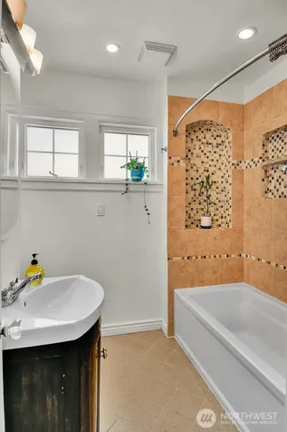 315 N 46th Seattle WA 98103