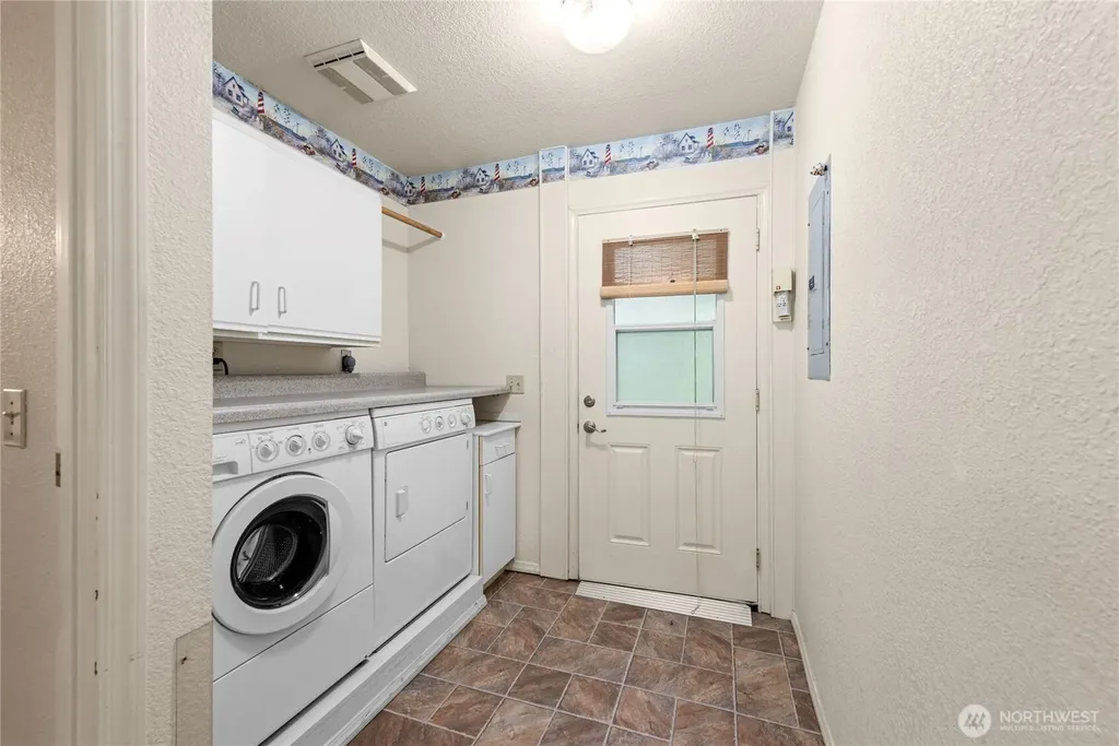 313 Sid Snyder Drive E Long Beach WA 98631