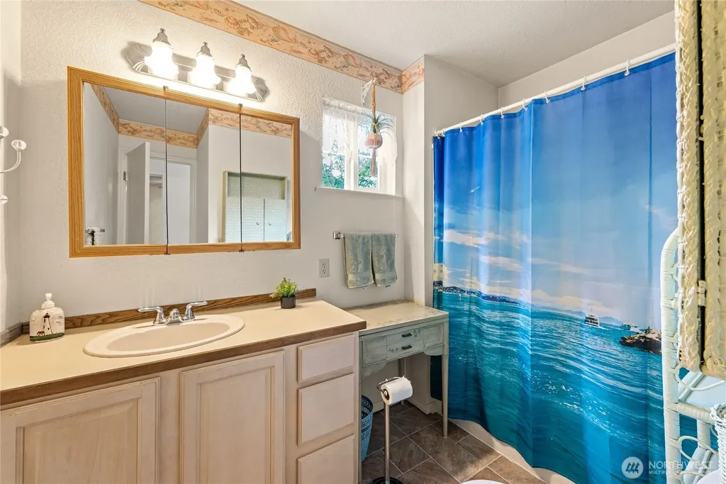 313 Sid Snyder Drive E Long Beach WA 98631