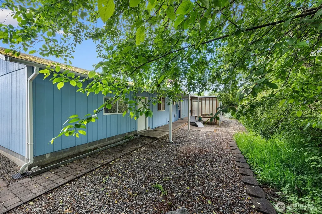 313 Sid Snyder Drive E Long Beach WA 98631