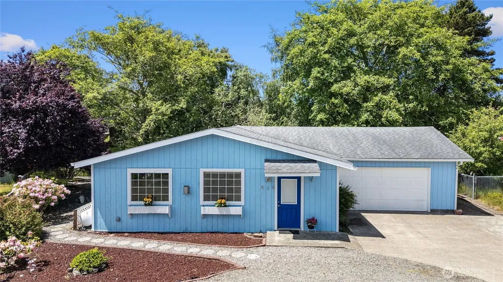 313 Sid Snyder Drive E Long Beach WA 98631