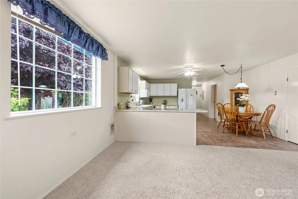 313 Sid Snyder Drive E Long Beach WA 98631