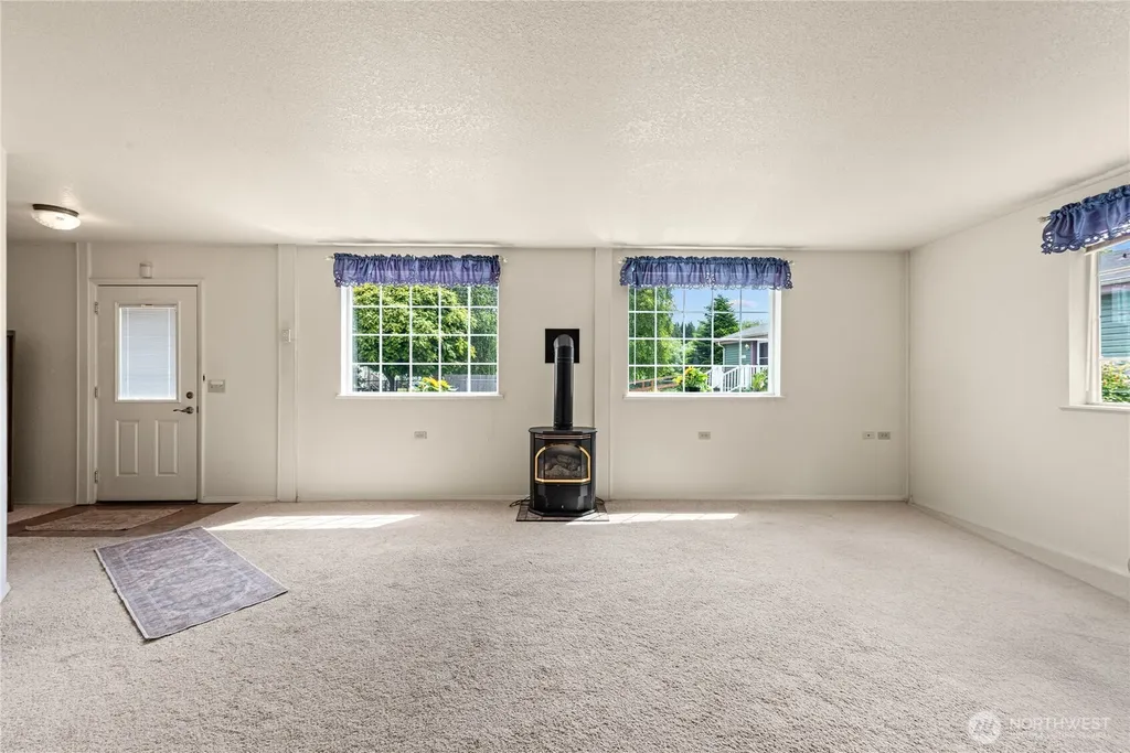 313 Sid Snyder Drive E Long Beach WA 98631
