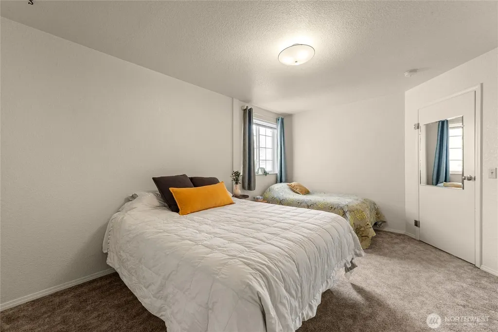 313 Sid Snyder Drive E Long Beach WA 98631