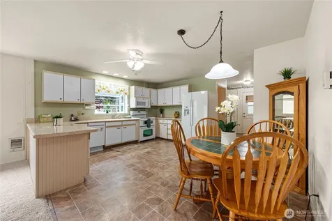313 Sid Snyder Drive E Long Beach WA 98631