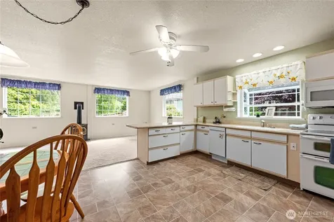 313 Sid Snyder Drive E Long Beach WA 98631