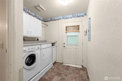 313 Sid Snyder Drive E Long Beach WA 98631