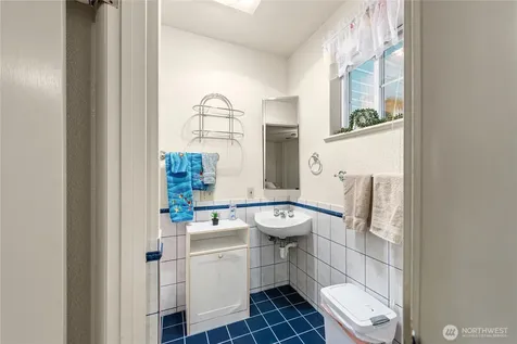 313 Sid Snyder Drive E Long Beach WA 98631