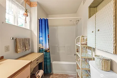 313 Sid Snyder Drive E Long Beach WA 98631