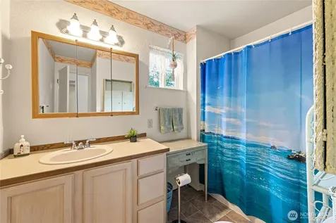 313 Sid Snyder Drive E Long Beach WA 98631