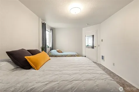 313 Sid Snyder Drive E Long Beach WA 98631