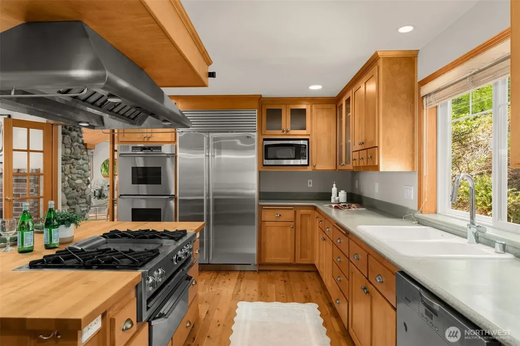 6183 NE 187th Place Kenmore WA 98028
