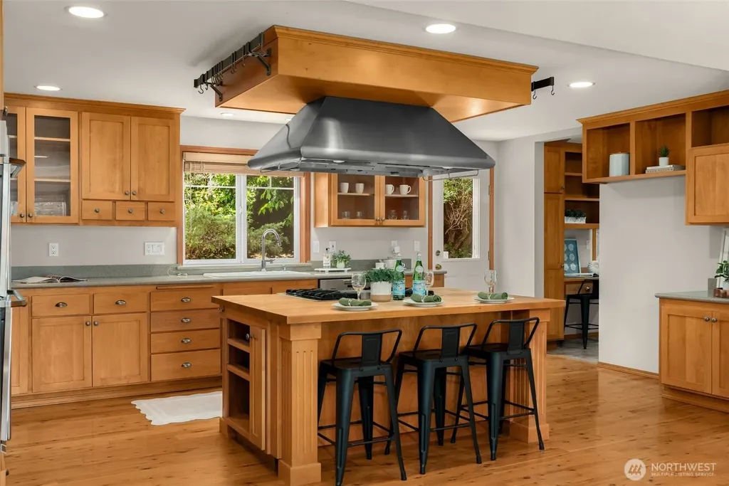 6183 NE 187th Place Kenmore WA 98028