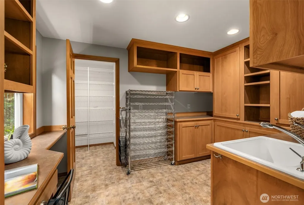 6183 NE 187th Place Kenmore WA 98028