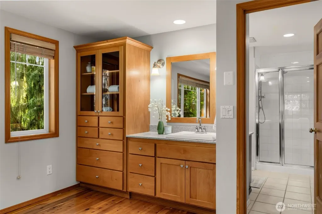 6183 NE 187th Place Kenmore WA 98028