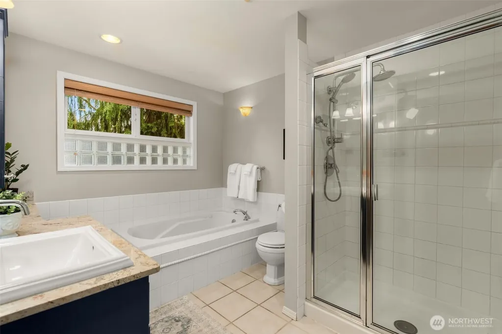 6183 NE 187th Place Kenmore WA 98028