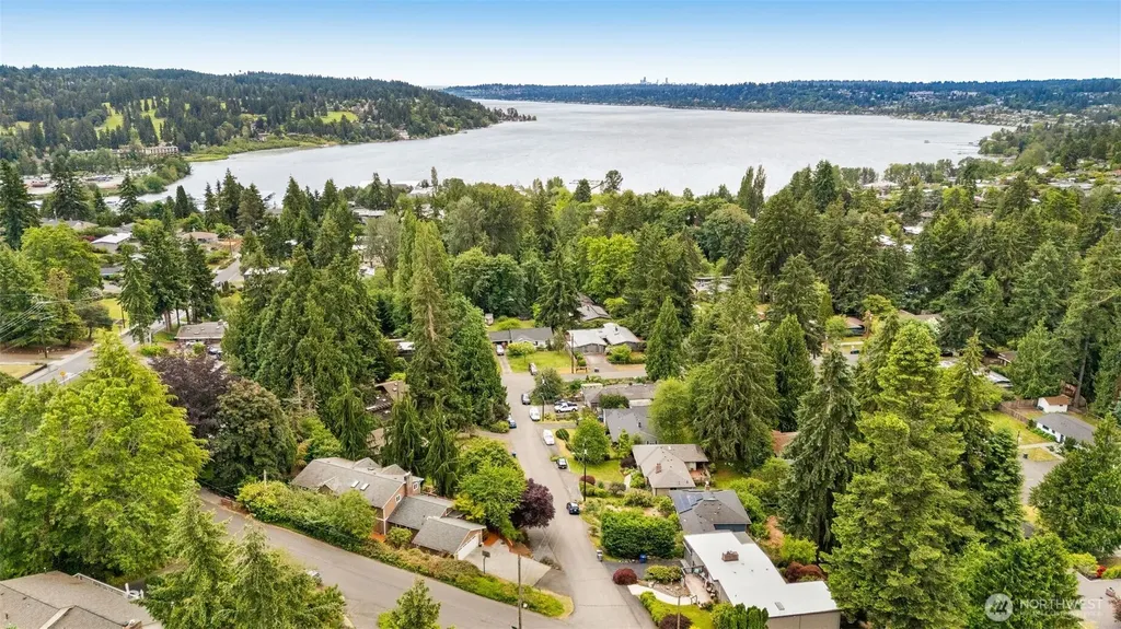 6183 NE 187th Place Kenmore WA 98028