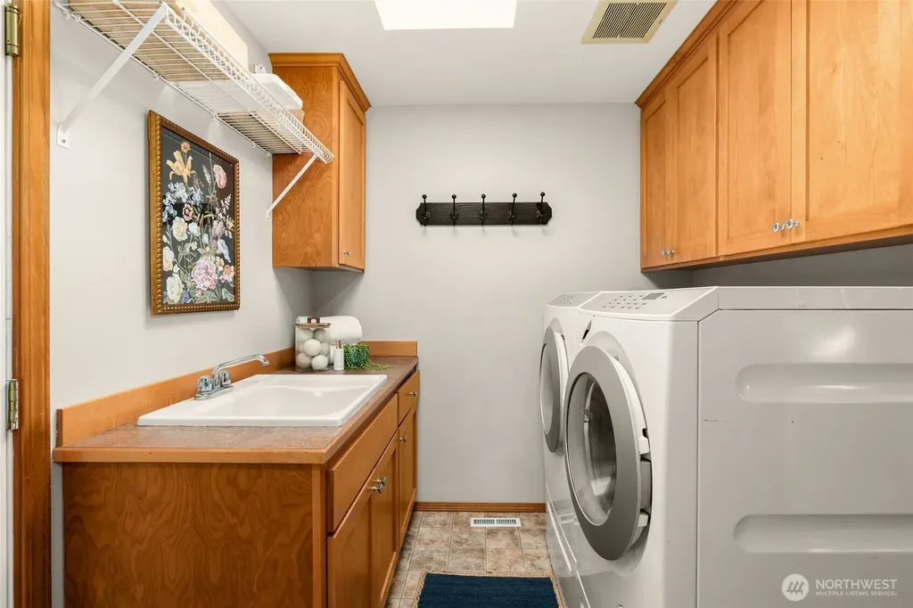 6183 NE 187th Place Kenmore WA 98028