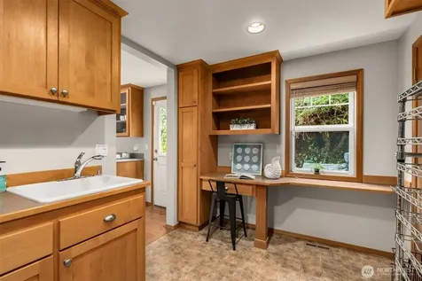 6183 NE 187th Place Kenmore WA 98028